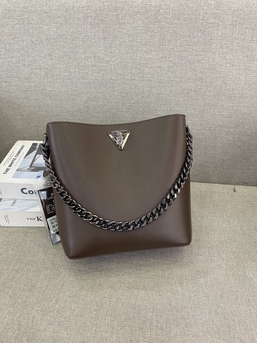 路狮缦新款女包百搭斜挎包时尚流行包软皮单肩腋下包水桶包78301