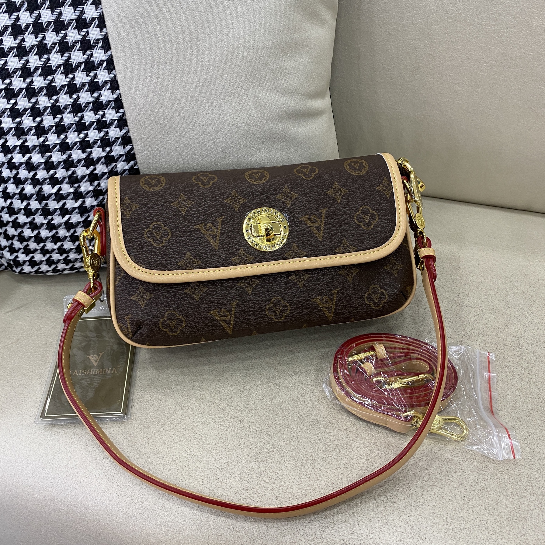 2025新款女包时尚百搭单肩斜挎包复古小众设计高级感饺子包88101