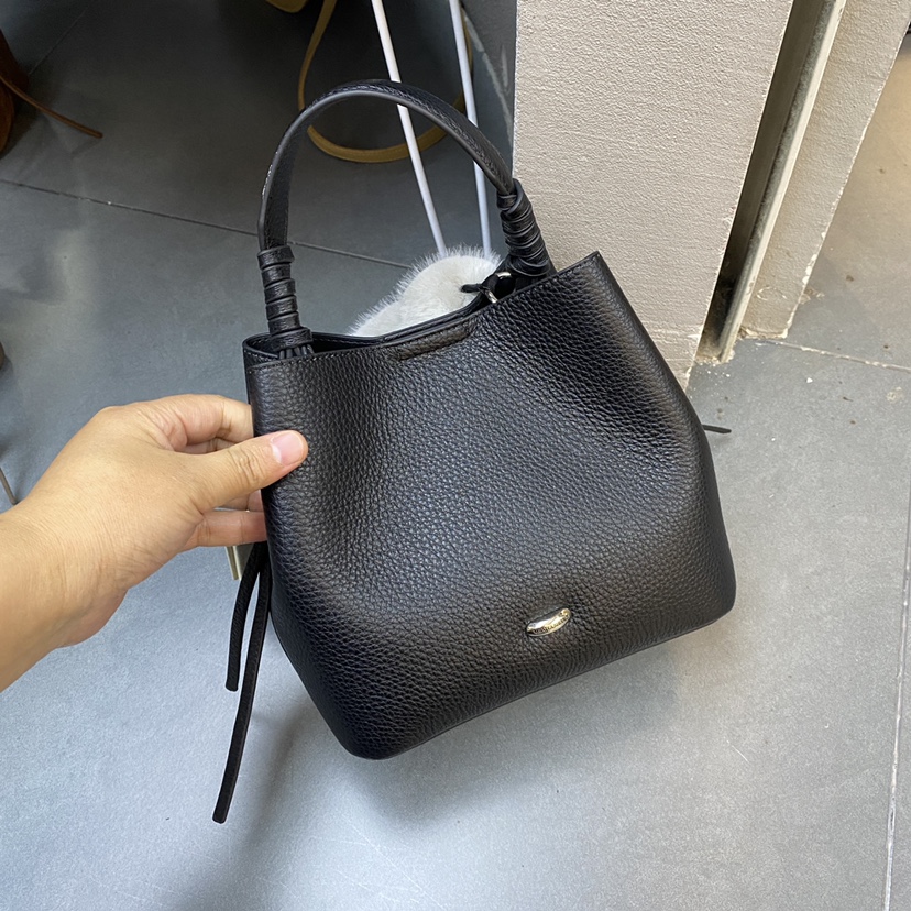 秋冬2025新款女包时尚百搭单肩斜挎包腋下包洋气复古邮差包子母包