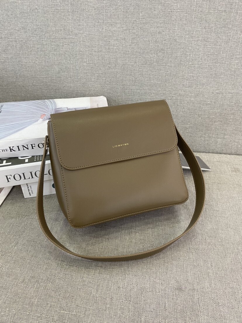 路狮缦正品女包小众新款时尚流行包单肩斜挎包腋下包水桶包78219