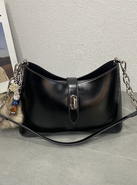 油腊皮女包简约休闲水桶包2026新款时尚百搭通勤包斜挎女包81072