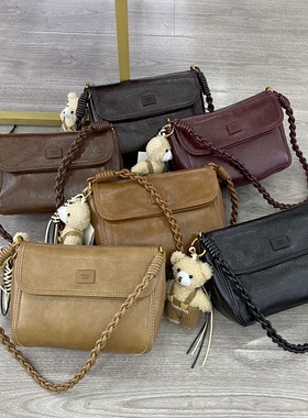 2025新款女包时尚休闲百搭单肩斜挎包水桶包腋下包托特包51670