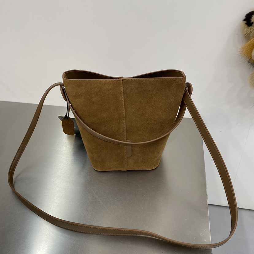 麂皮新款女包时尚百搭单肩斜挎包水桶包磨砂皮潮流腋下包菜篮子包