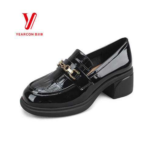 意尔康鳄鱼纹亮皮粗跟中口单鞋