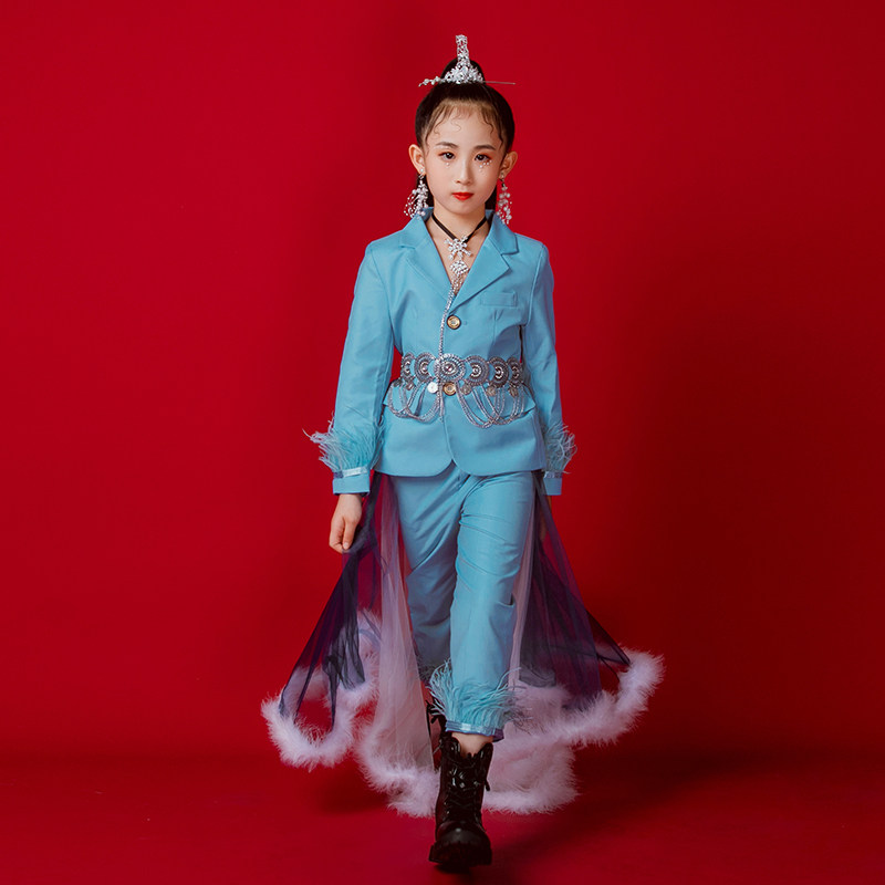 设计模特走秀西装演出服中国