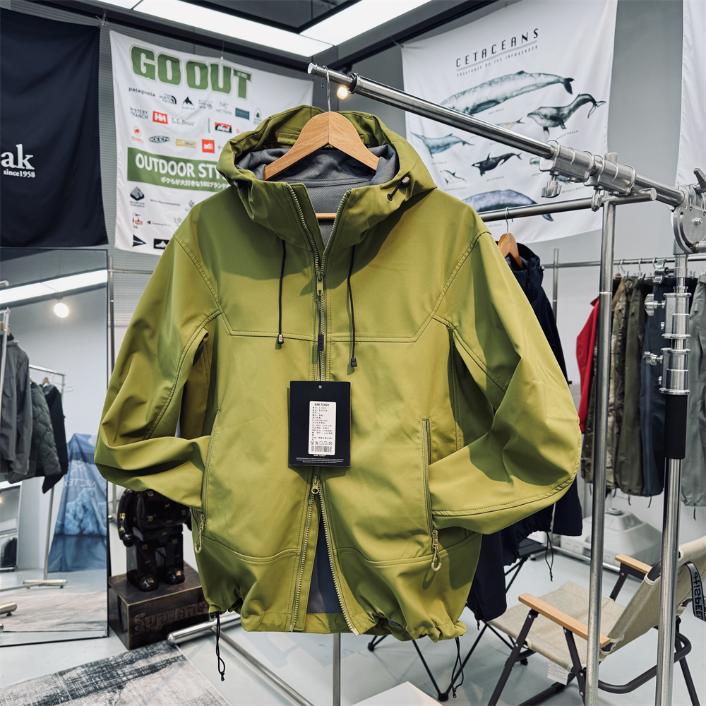 防风防泼水吸湿保暖软壳冲锋衣