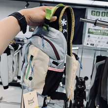 门店800块！耐磨防刮尼龙材质字母包设计男女通用运动户外斜挎包