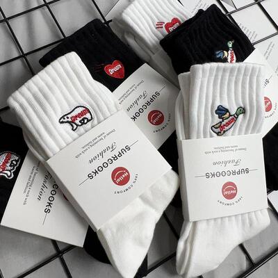 3双装余文乐潮ins男中高筒袜北极熊刺绣袜子黑白运动纯棉长袜子女