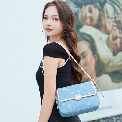 迪士尼2026新款蓝色通勤斜挎包