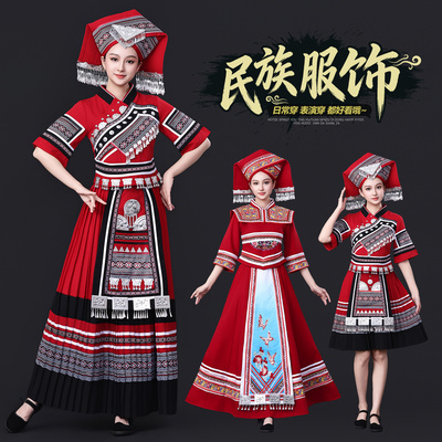 广西壮族三月三女壮族刺绣服装