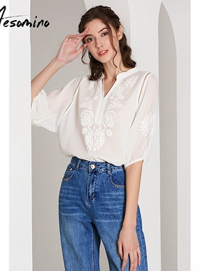 夏季天丝衬衫T恤女文艺复古刺绣小衫宽松V领套头上衣Y684B3300