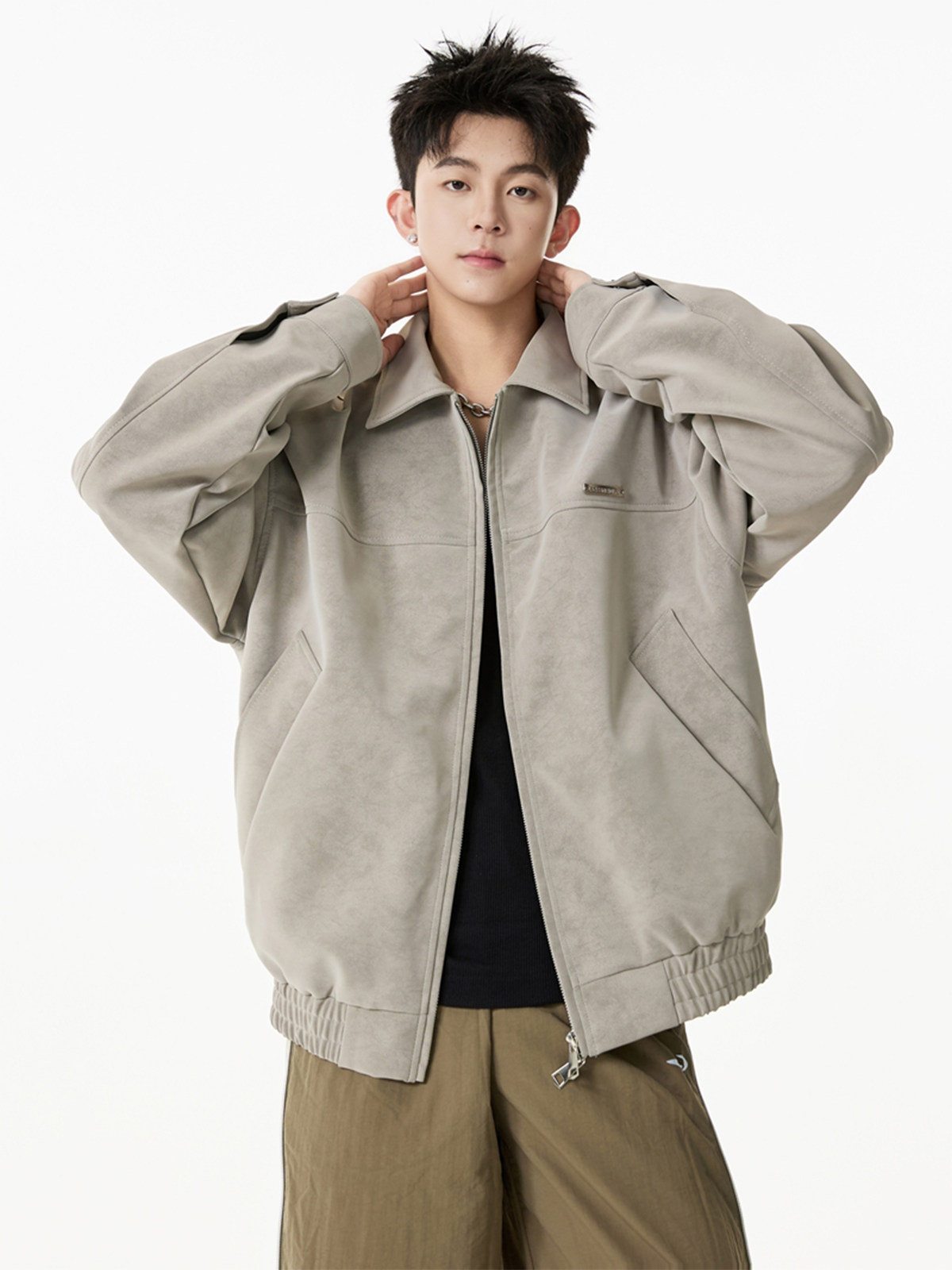 แจ็กเก็ตมอเตอร์ไซค์หนัง PU สไตล์อเมริกันสำหรับผู้ชาย แบรนด์ทันสมัย สไตล์ใหม่ฤดูใบไม้ผลิและฤดูใบไม้ร่วง สไตล์สตรีท แจ็กเก็ตปกหลวมแบบลำลอง เสื้อตัวบนสุดเท่ห์และหล่อเหลา