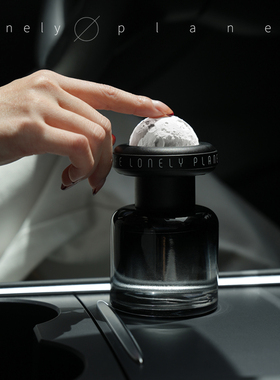 bbdd车载香氛汽车座式香水车内杯架孤独星球香薰居家摆件栀子花香