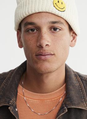 美系UO中性款 白色休闲笑脸冷帽针织帽秋冬穿搭保暖