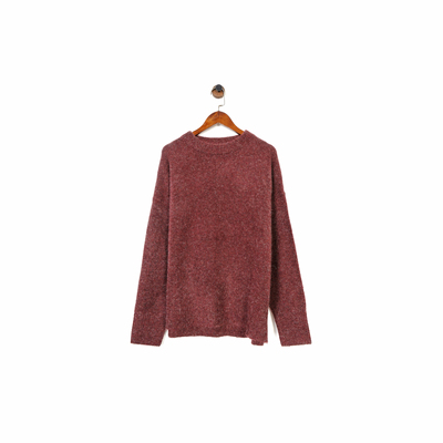 深红色螺纹提花圆领长袖毛衣