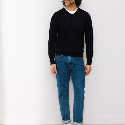 美丽诺羊毛纯色V领长袖针织衫