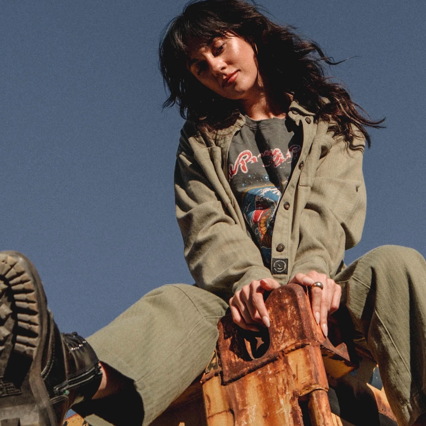 法兰绒毛边翻领口袋长袖衬衫