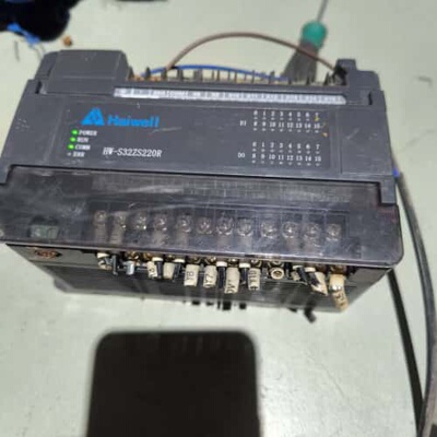 议价HW-S32ZS220R 海为PLC 2手，，通电如图，可维修