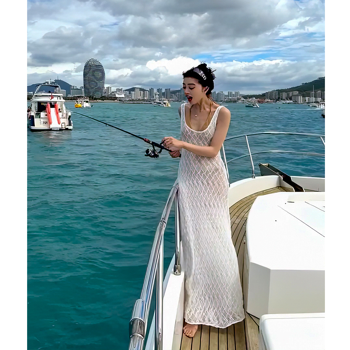 度假风镂空网格钩花U领连衣裙女御姐气质简约高级感修身显瘦长裙