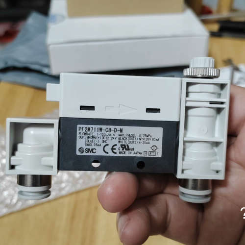 议价商品原装SMC PF2M711W-C8-D-M传感器,未使用