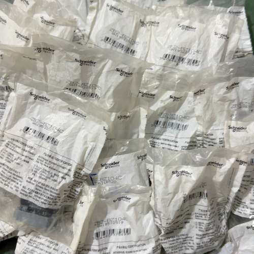 议价施耐德ZB2-BZ104C触点，23个