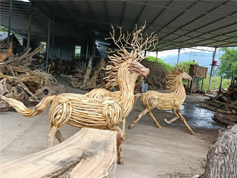 仿真根雕鹿马民宿特色客厅室内外商场酒店公园大型落地摆件艺术品