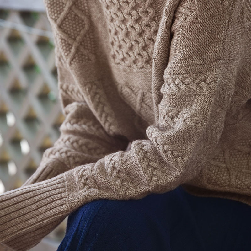 APC设计师浮雕风绞花骆马绒高领