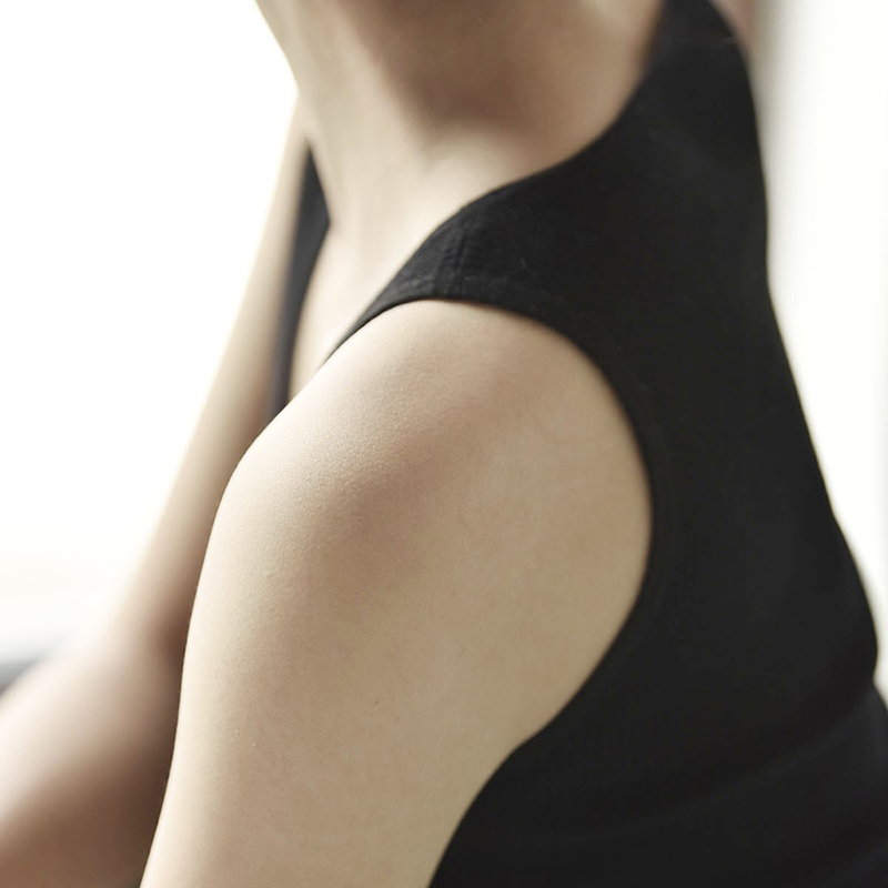 APCSHOP羊绒螺纹内搭黑背心精纺