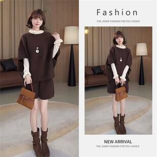 香港秋冬流行时尚穿搭女韩版洋气花边打底衫针织斗篷短裤三件套装