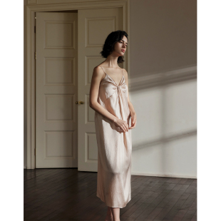 19姆米珍珠缎气质扭结设计感真丝吊带长裙 拂光 commuse memory