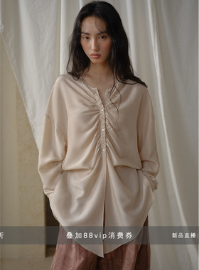 commuse memory『流云襟』气质浪漫 门襟抽皱V领丝醋交织长袖衬衣