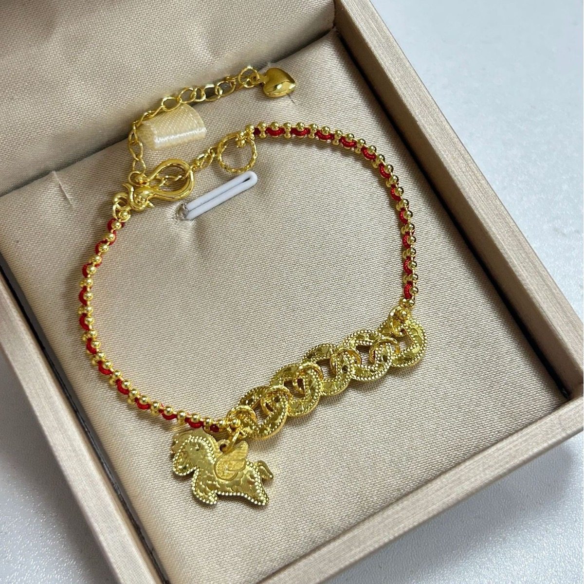 小红书新款生肖马年碎冰冰五帝币红绳手链招财寓意吉祥手绳首饰品