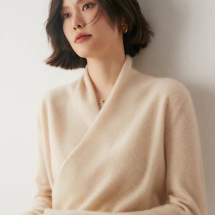 2025秋冬新款交叉领羊绒衫女羊绒V领外穿毛衣裹胸羊毛针织打底衫,女装/女士精品,羊绒衫,淘宝优惠券,粉丝福利购,淘宝优惠卷