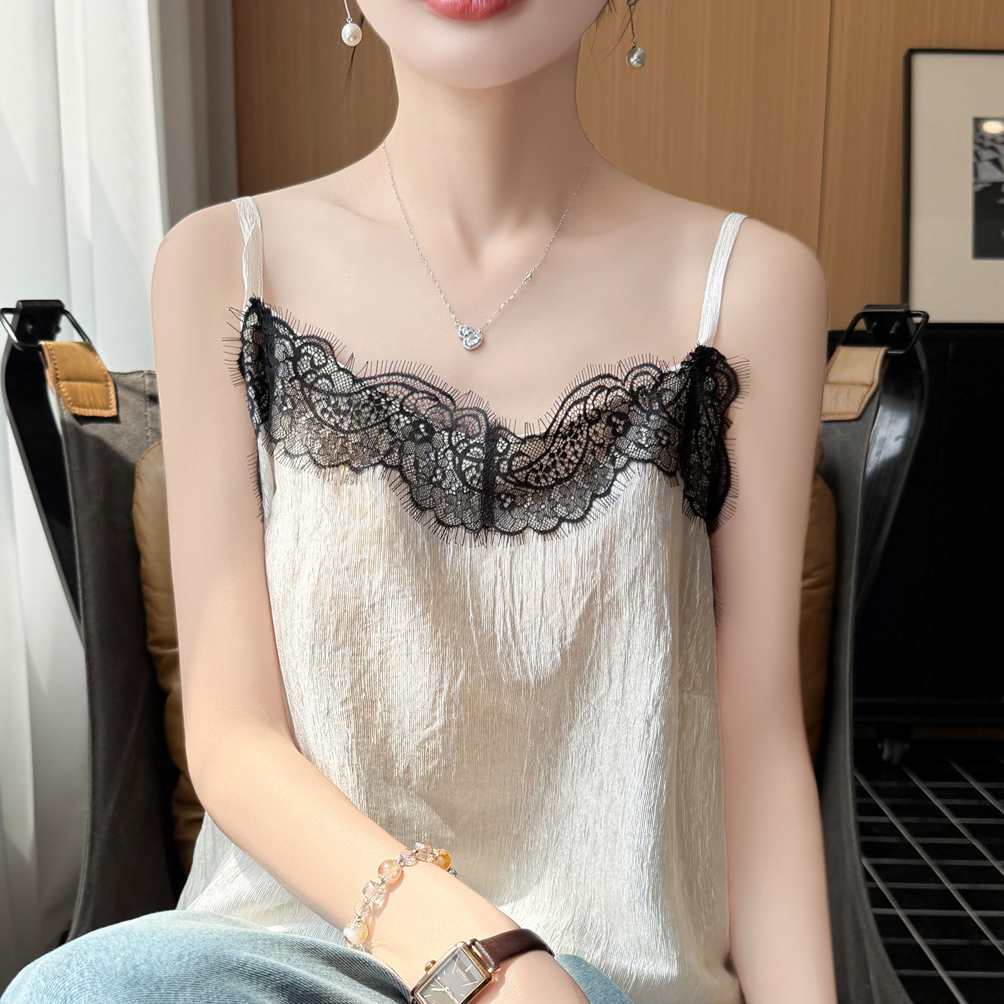 轻奢蕾丝边吊带背心女夏季新款高级感缎面气质宽松无袖中长款内搭