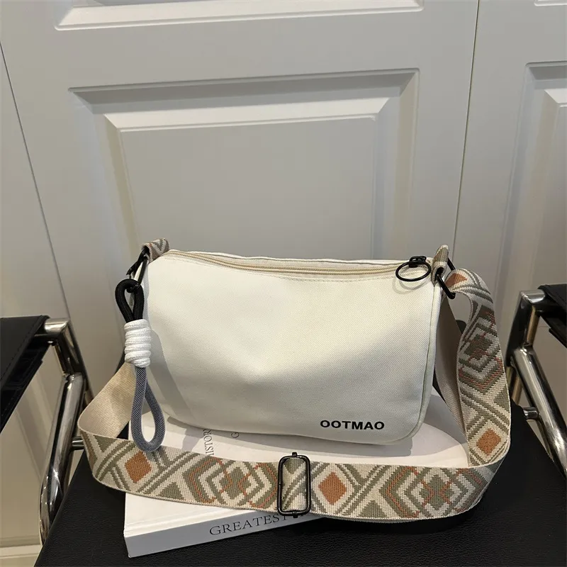 流行休闲轻便大容量百搭托特包新款时尚帆布百搭宽肩带单肩斜挎包,运动包/户外包/配件,其他服饰配件,淘宝优惠券,粉丝福利购,淘宝优惠卷