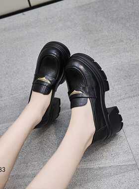 浦发防滑软厚底高跟单鞋2025秋款小皮鞋55083软皮金色扣方头女鞋