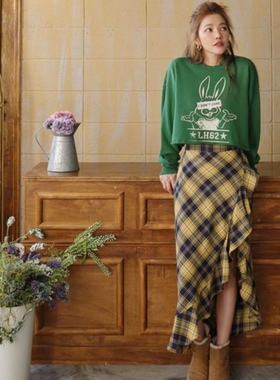 许路儿LURE HSU R192156下摆不收边兔兔卫衣绿色长袖短款卫衣春季