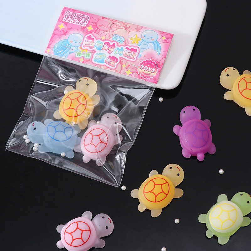 인터넷 유명인 야광 작은 거북이 핀치 앤 스퀴즈 장난감 귀여운 어린이 감압 인공물 시뮬레이션 트릭 핀치 장난감