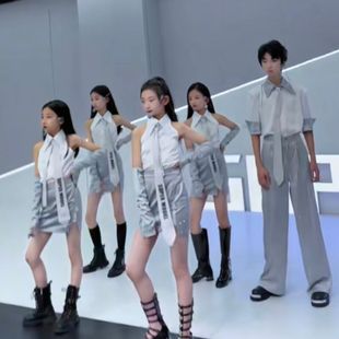 女童走秀潮服时尚灰白色套装酷帅儿童模特T台PK小众创意团体走秀