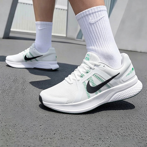 Nike耐克男鞋舒适透气公路跑步鞋