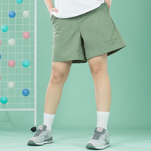 NewBalance女款运动休闲短裤