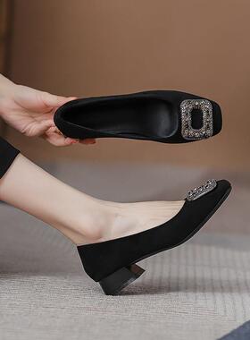 港风轻奢新款~黑色低跟单鞋女春秋真皮方头粗跟不累脚职业工作鞋