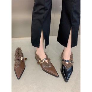 香港2025年冬季新款毛毛加绒一脚蹬尖头小皮鞋女平底单鞋玛丽珍鞋