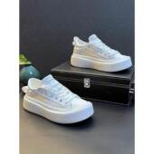 极简主义水行侠厚底布覆盖白色鞋 内部增高透 男人 子英俊 生活