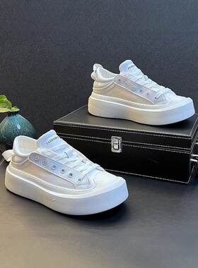 极简主义水行侠厚底布覆盖白色鞋子英俊的生活，男人的内部增高透