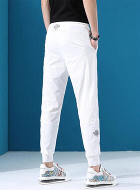采购产品高端2025夏季薄白色冰丝绸休闲裤的男人，时尚品牌修身适