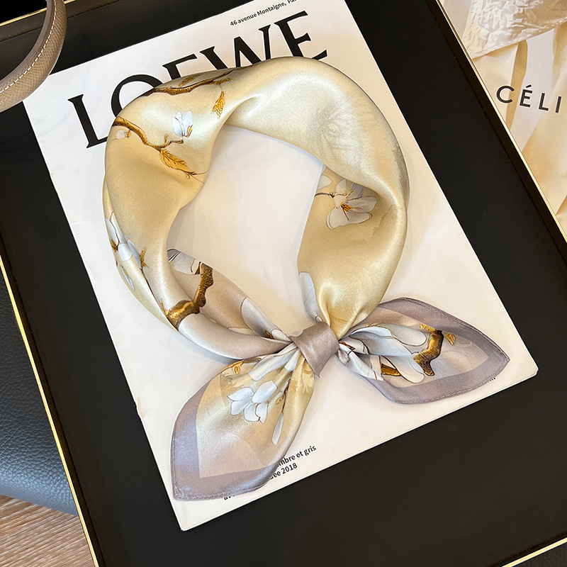 2025新款玉兰花真丝丝巾女春秋100%桑蚕丝围巾百搭领巾53cm小方巾