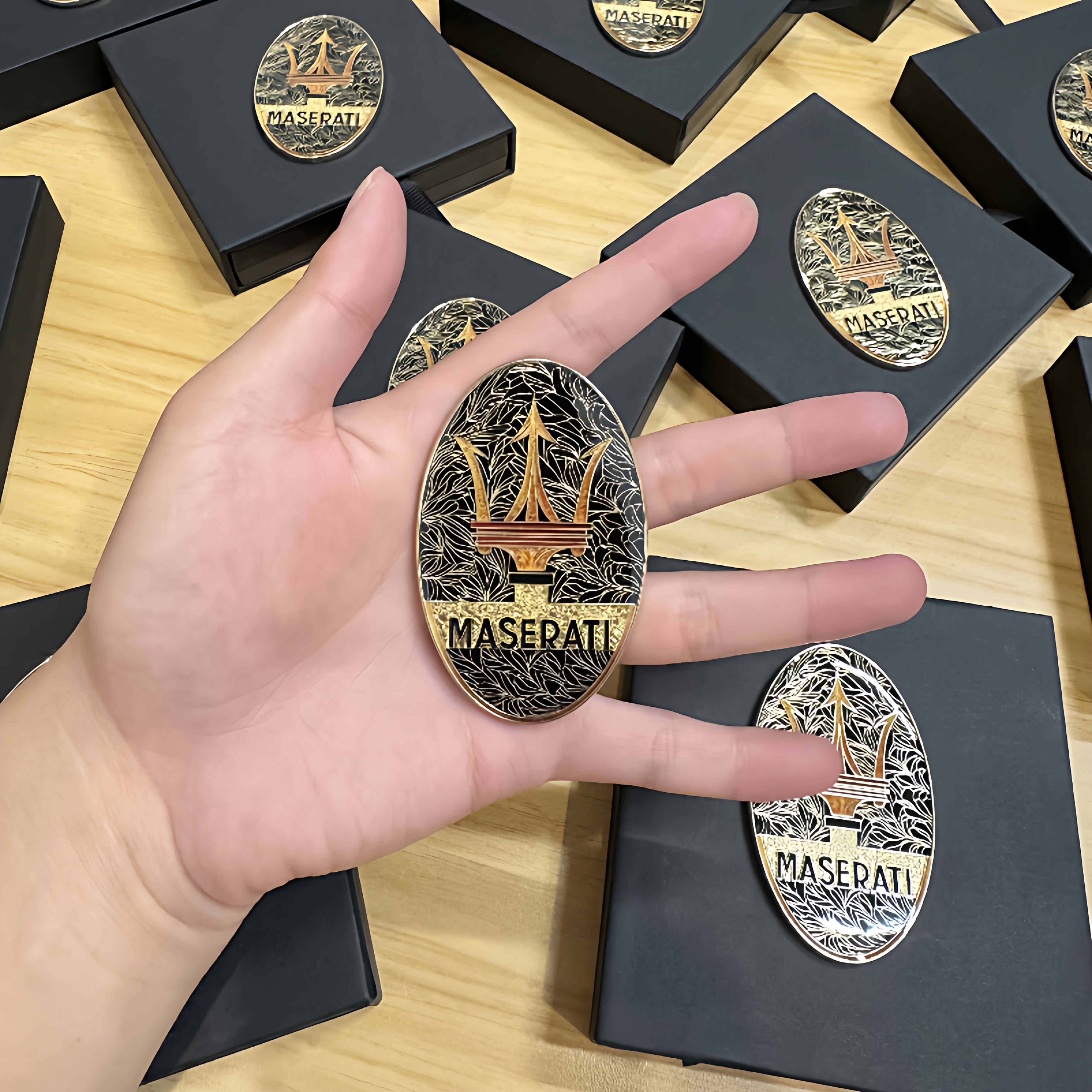 适用玛莎拉蒂黑金珐琅彩机盖标总裁吉博力 GT前杠标志莱万特车标