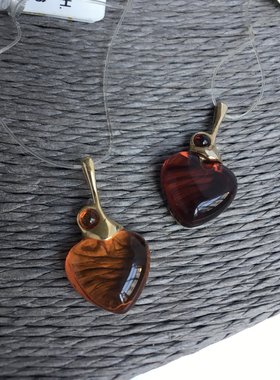 俄罗斯sunstone血茶珀苹果爱心吊坠欧款设计个性时尚休闲推荐