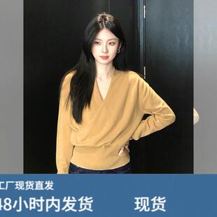 交叉v领黄色长袖针织衫女秋冬流行穿搭独特超好看毛衣打底衫上衣